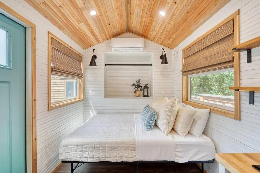 Stay Portland Collection - Tiny Farmhouse - Walk To Local Shops & Restaurants Holiday home