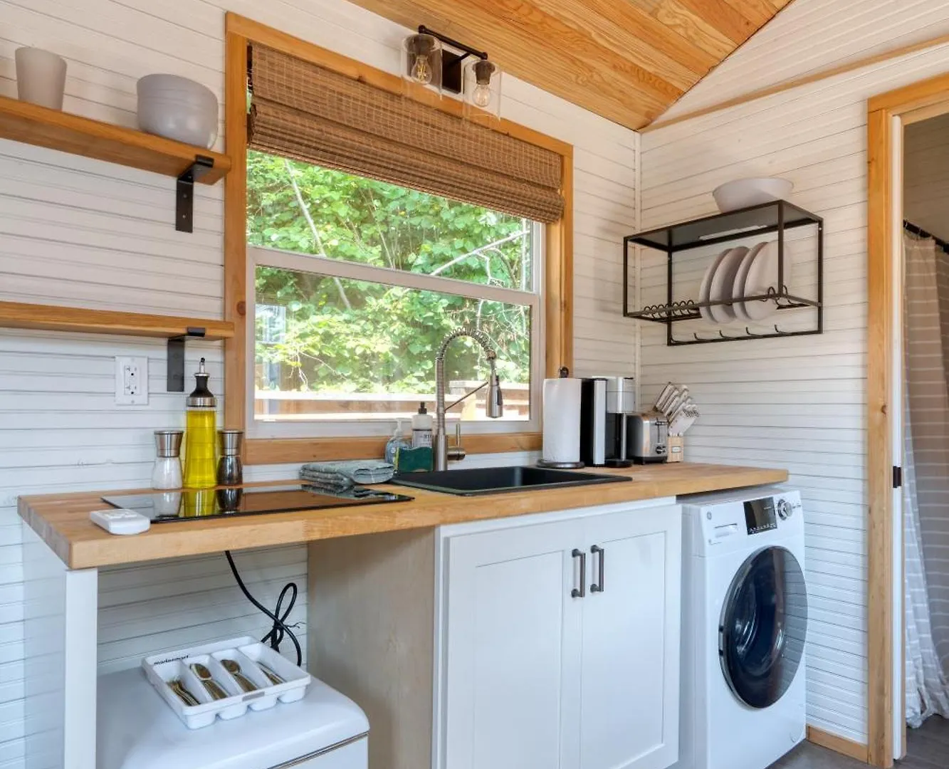 Holiday home Stay Portland Collection - Tiny Farmhouse - Walk To Local Shops & Restaurants