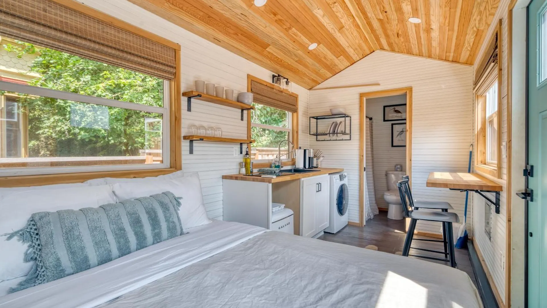 Holiday home Stay Portland Collection - Tiny Farmhouse - Walk To Local Shops & Restaurants