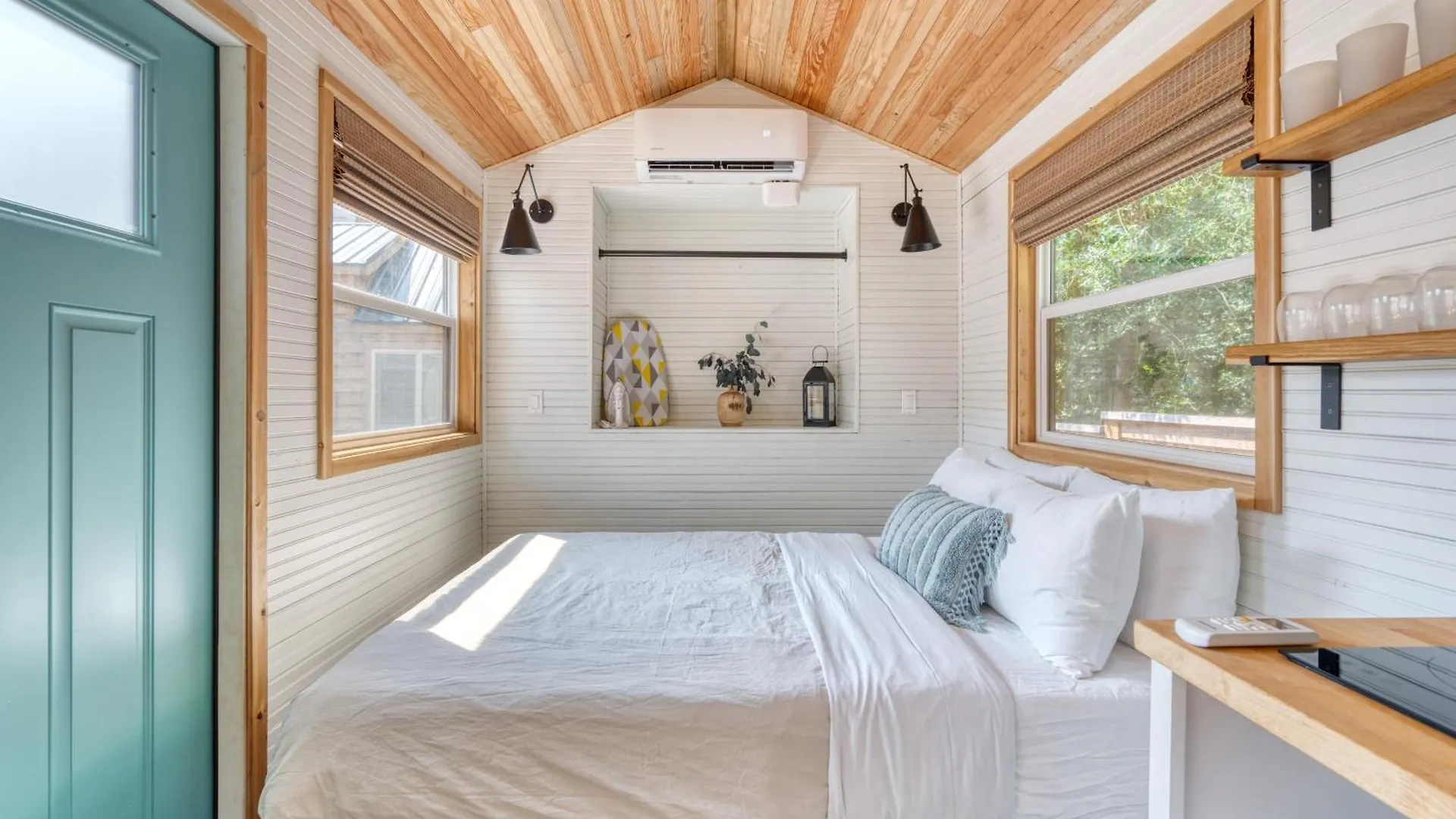 Stay Portland Collection - Tiny Farmhouse - Walk To Local Shops & Restaurants 0*,  United States