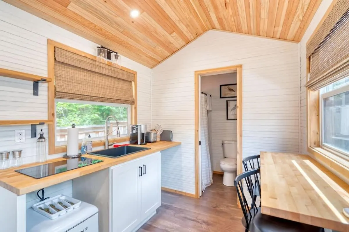 Stay Portland Collection - Tiny Farmhouse - Walk To Local Shops & Restaurants 0*,  United States