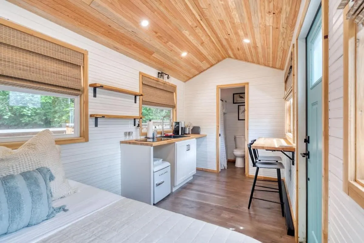 Holiday home Stay Portland Collection - Tiny Farmhouse - Walk To Local Shops & Restaurants