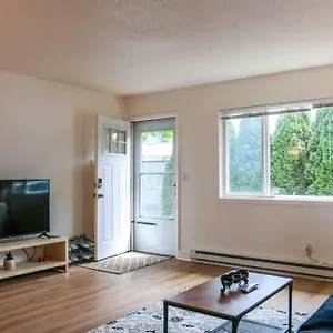 Amazing Entire House + Parking Apartment