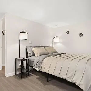 Elegant Richmond Gem Nestled Up To Hawthorne Blvd. Apartment