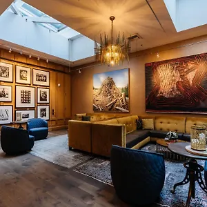 4* Hotel Lucia, A Provenance